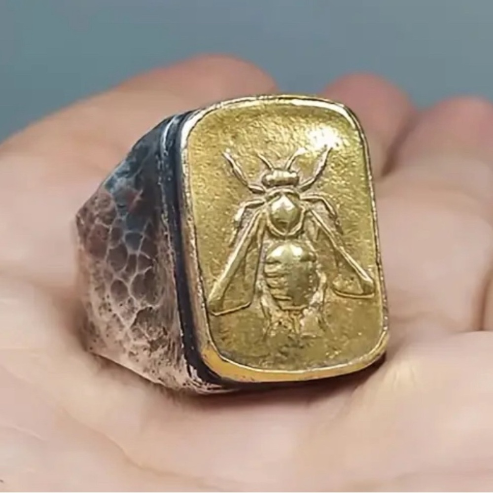 BRAND NEW 🔥Honey bee 🐝 size 7 Ring